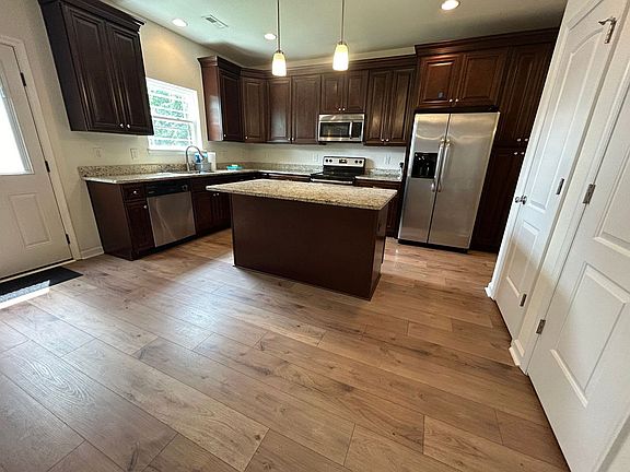 5th image of 115 Mapleshade Ave