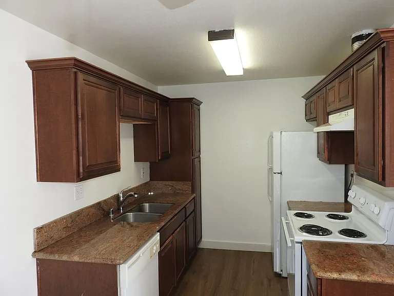 2146 Sunset Cliffs Blvd — Photo 4