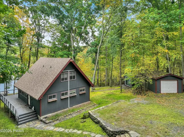 156 Lower Lakeview Dr, Hawley, PA 18428