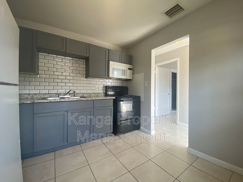 1st image of 3208 Louisiana Ave Unit 2