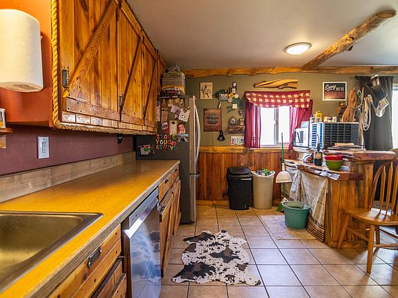 3rd image of 156 SE Willowdale Dr