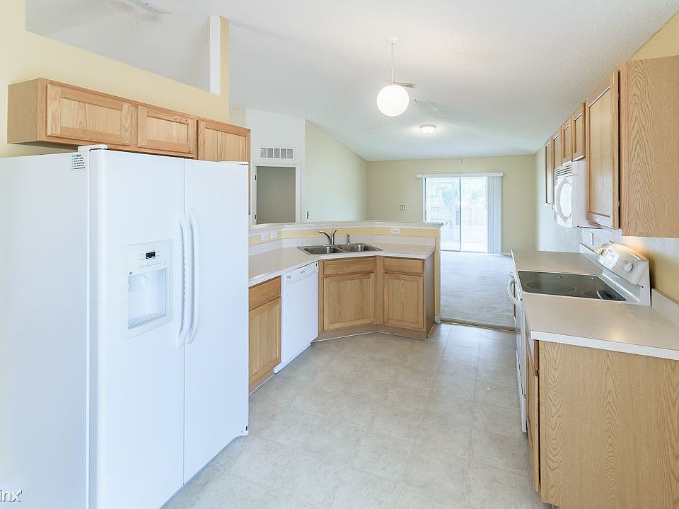 1st image of 3226 Garden Acres Ct E