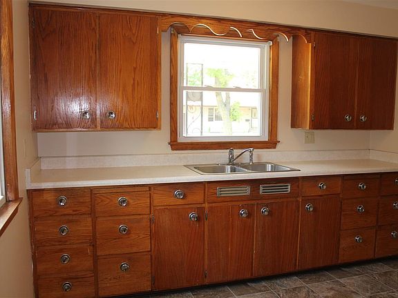3rd image of 327 N 11th Ave