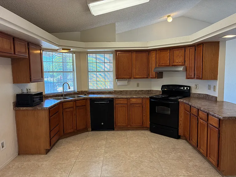 8208 W Columbine Dr — Photo 7