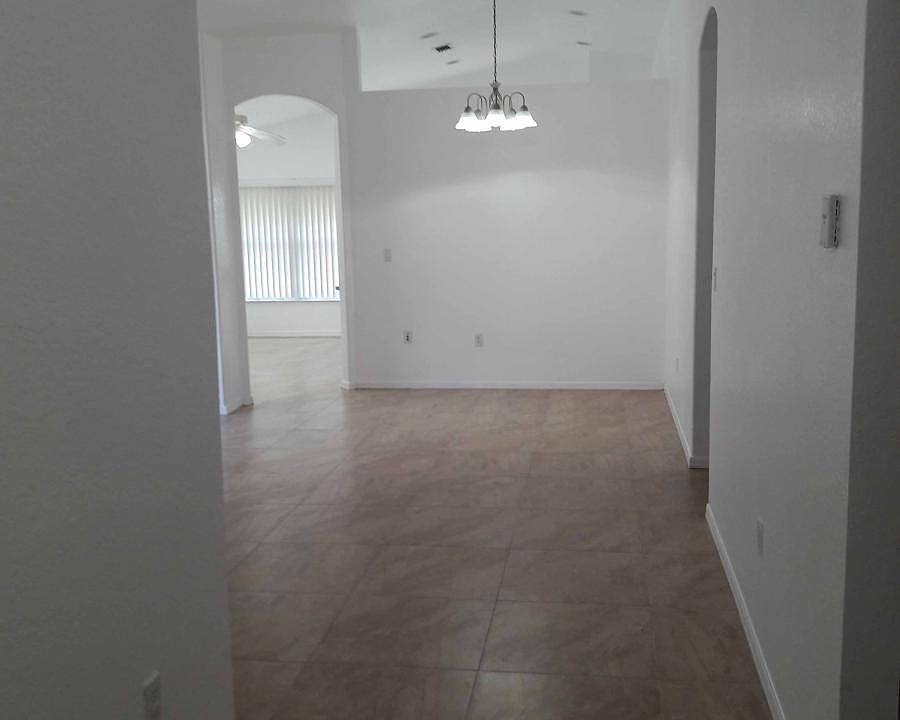 Entry. Porcelain tile floor.