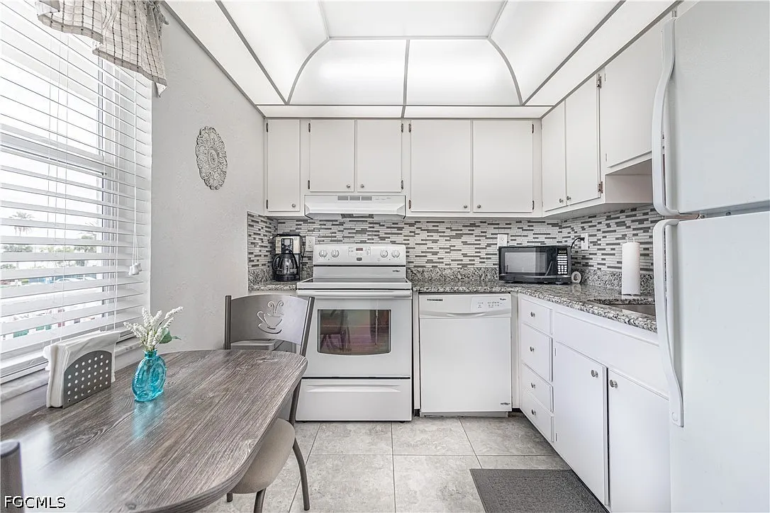 1 bed, 1.0 bath, 811 sqft, $2,800 — Photo 2
