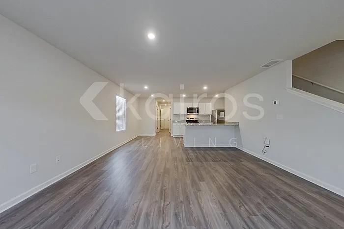 3 bed, 2.5 bath, 1522 sqft, $1,645 — Photo 2