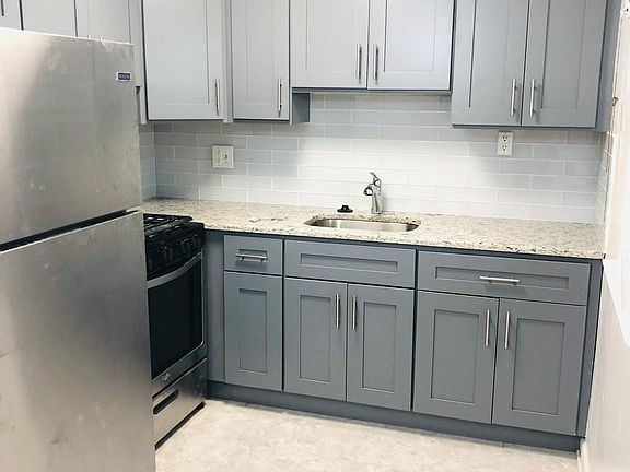 3rd image of 5440 Vicaris St Floor 1