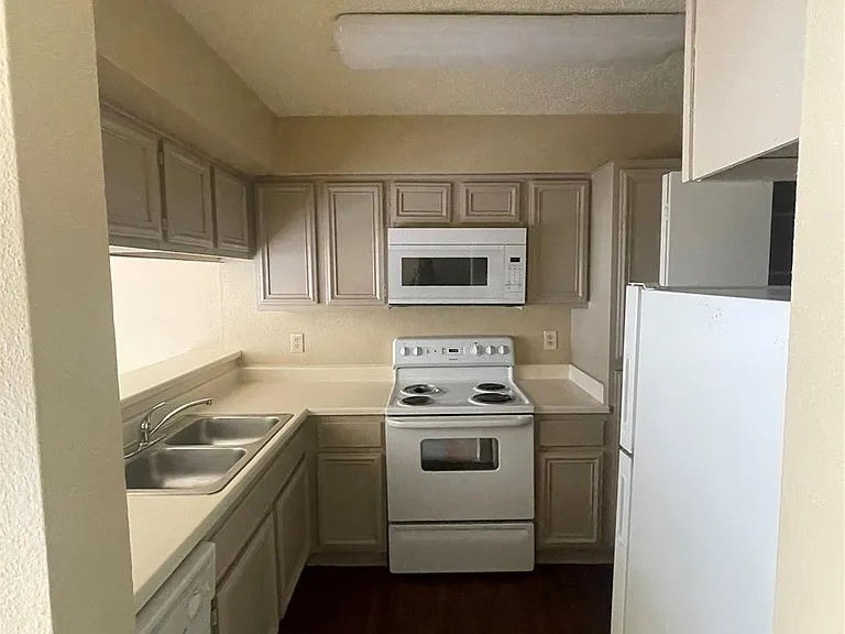 2216 Millstone Dr #C — Photo 8