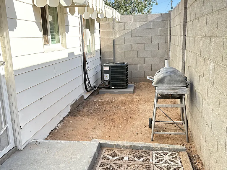 618 E Clarendon Ave #A — Photo 15