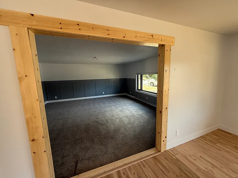 2514 Newton Ave — Photo 2