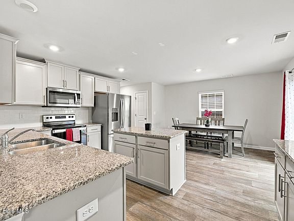4th image of 212 Gracie Farms Road