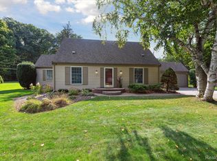 2348 Pineview Ct, Flushing, MI 48433