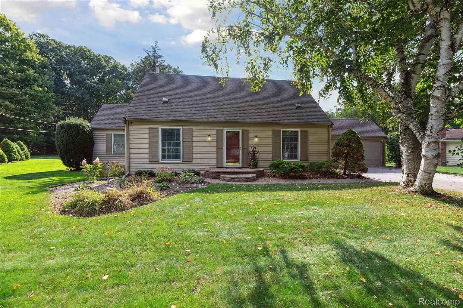 2348 Pineview Ct photo 1