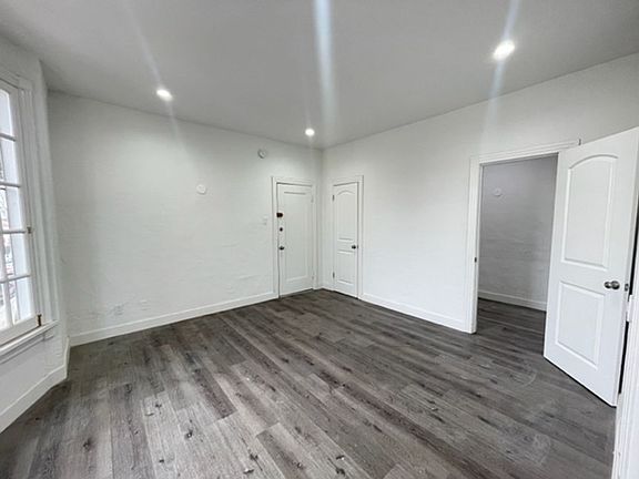4th image of 127 N Edgemont St #127E07
