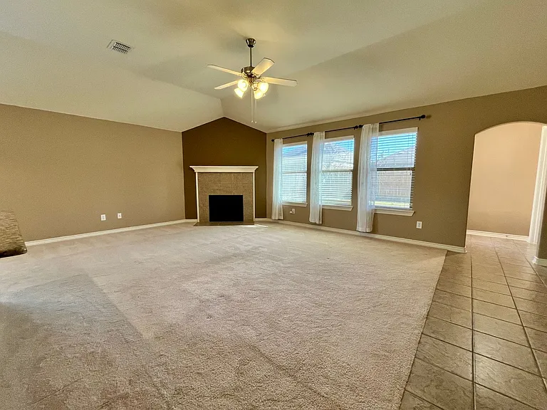 3504 Northpointe Dr — Photo 7