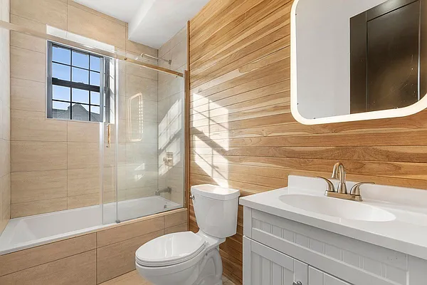 Rented by EXR | media 9