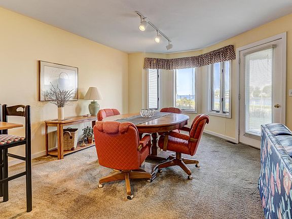 5th image of 820 S Harbor Dr Unit 2