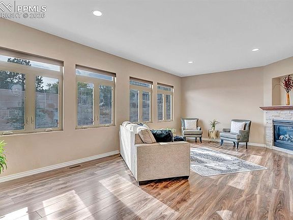 3rd image of 861 Circle Rd