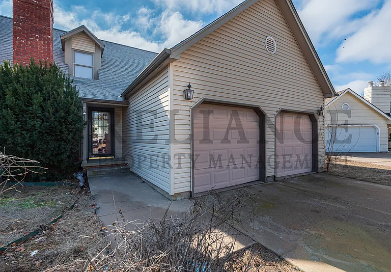 1417 S Goebel Cir — Photo 1