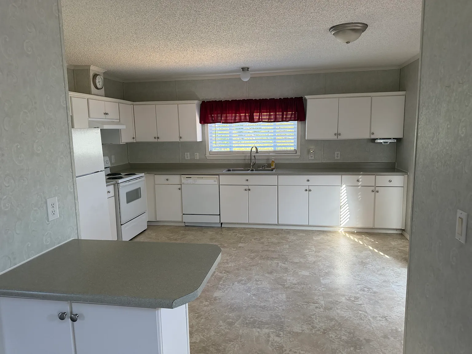 3 bed, 1280 sqft, $1,400 — Photo 3