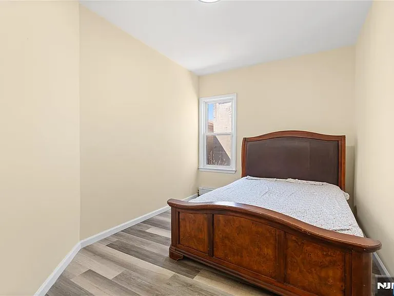 244 Lincoln Ave — Photo 10