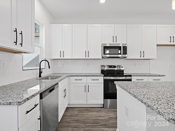 4th image of 920 Sycamore Ave