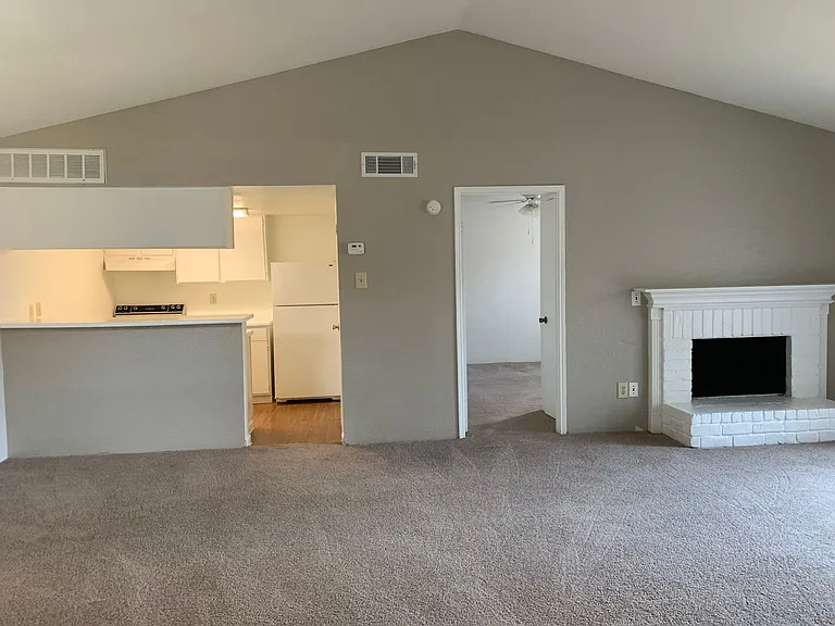 Emerald Cove Apartments — Photo 124