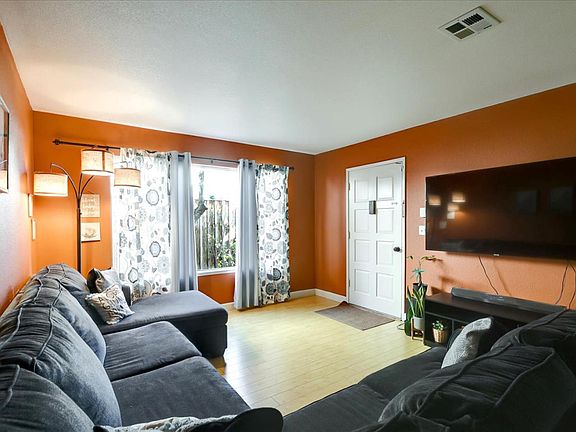 3rd image of 3419 Waterman Ct