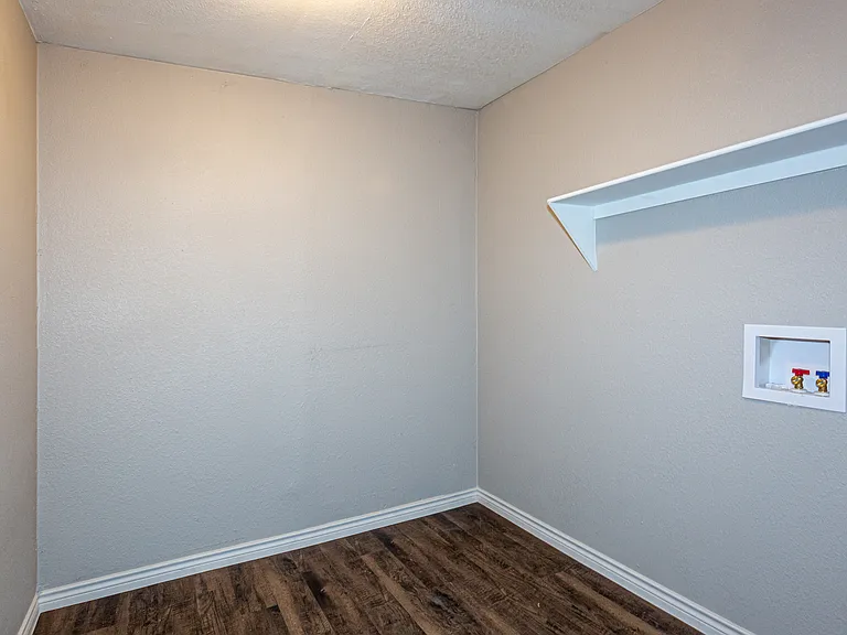 2518 Winthrop Dr — Photo 10