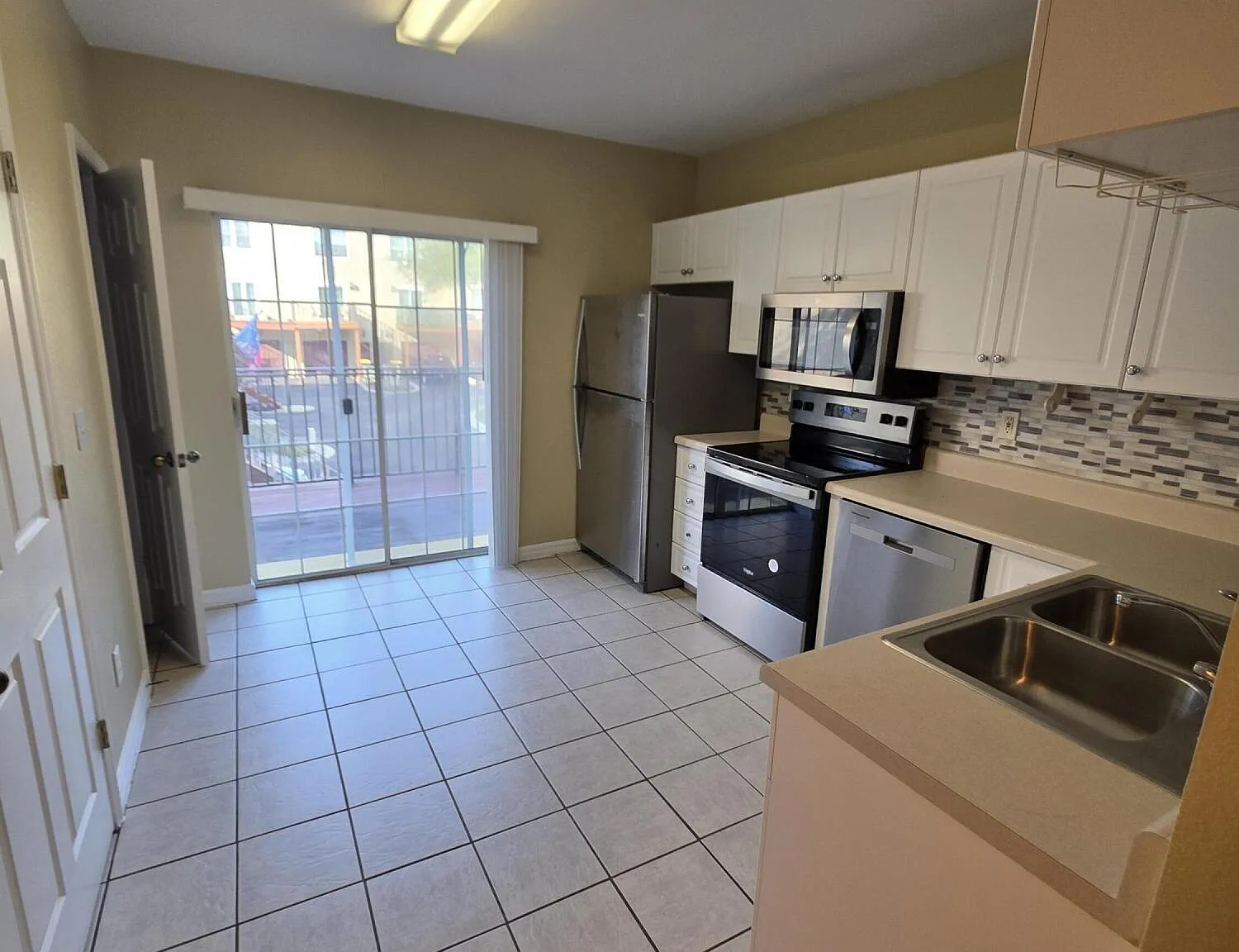 2 bed, 4.0 bath, 1530 sqft, $1,850 — Photo 4