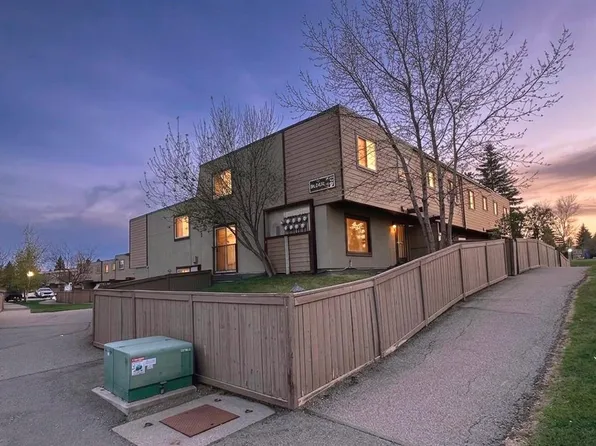 3809 N 45th St SW #148, Calgary, AB T3E 3H4