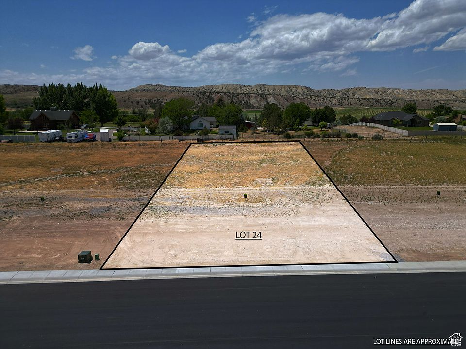 1st image of 821 N 200 W