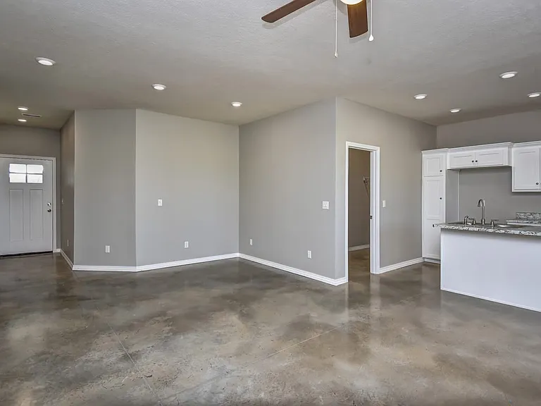 607B W Morgan Ct — Photo 8