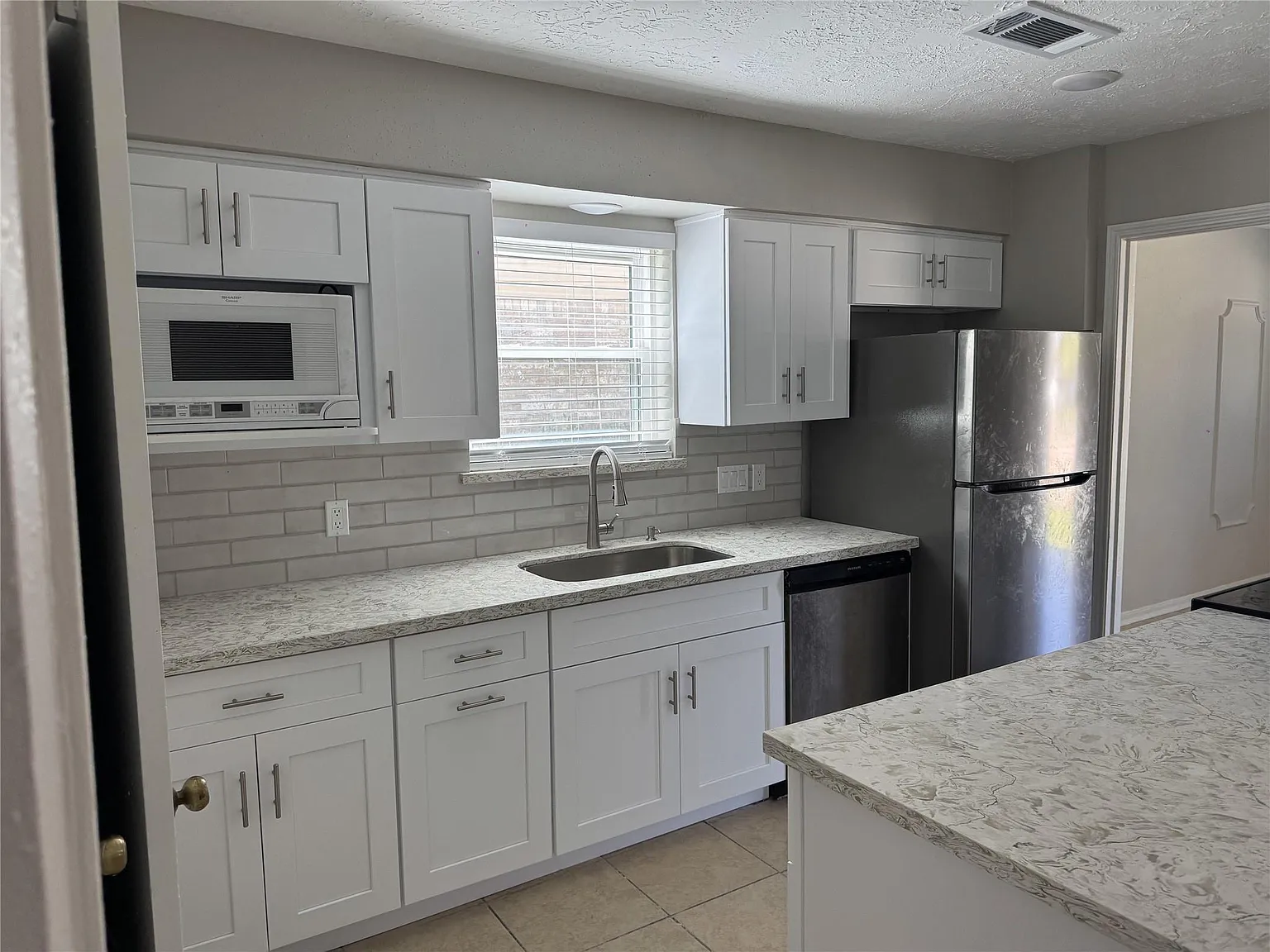 3 bed, 2.5 bath, 1664 sqft, $1,650 — Photo 3