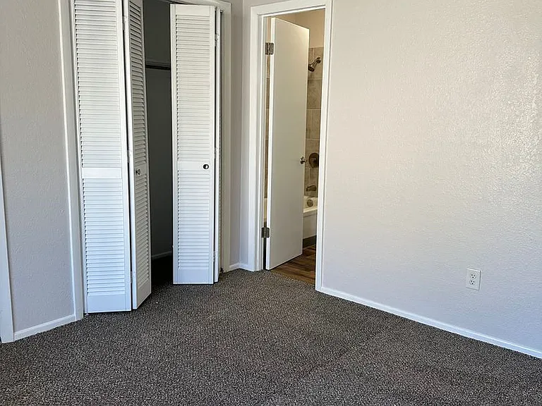 College Hill Flats — Photo 8