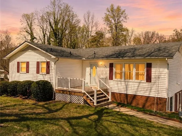 307 Brookview Cir, Jamestown, NC 27282