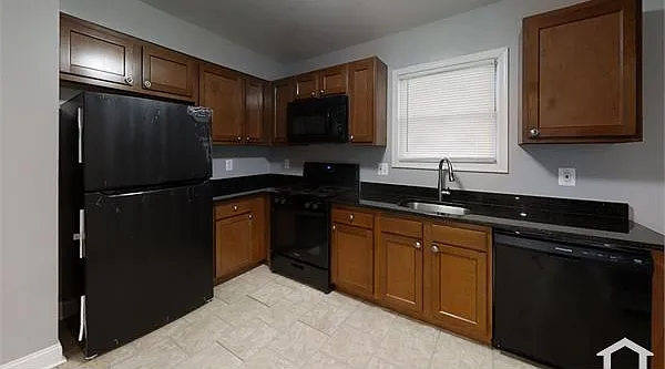 4 bed, $2,800 — Photo 2