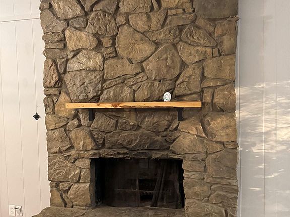 5th image of 902 Danmann Cir SE