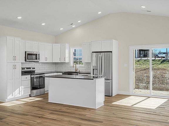 5th image of 105 Metcalf Dr