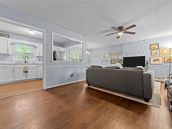 5th image of 210 Auden Dr
