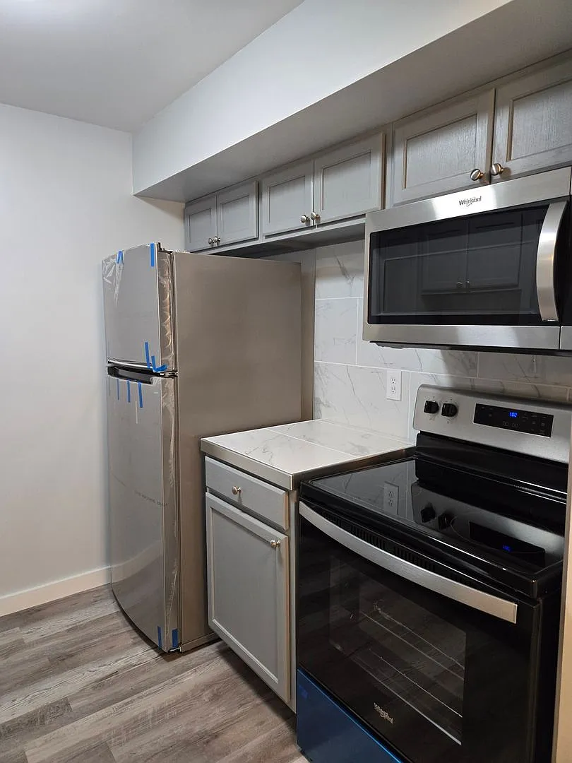 Beautiful First-Floor Corner Condo in Shadow Moss at The Oaks — Photo 3