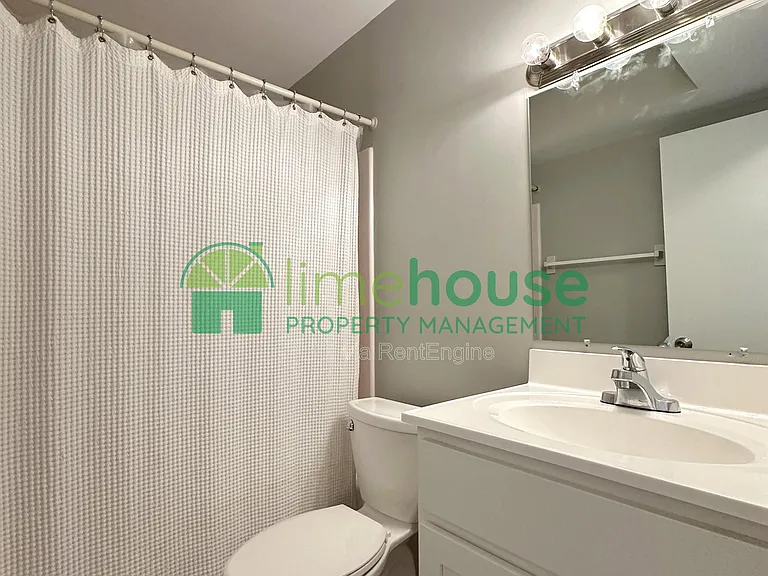 1009 Barclay Sq — Photo 12