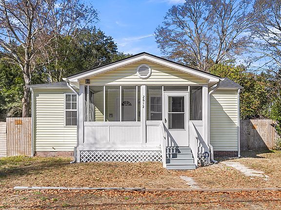 3rd image of 2612 Stark Ln
