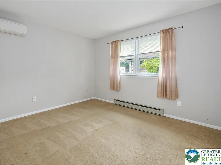 1527 Shipman St — Photo 10