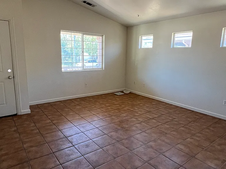 463 Tucolay Ct — Photo 3