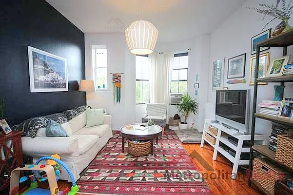 Rented by Metropolitan Realty | media 11