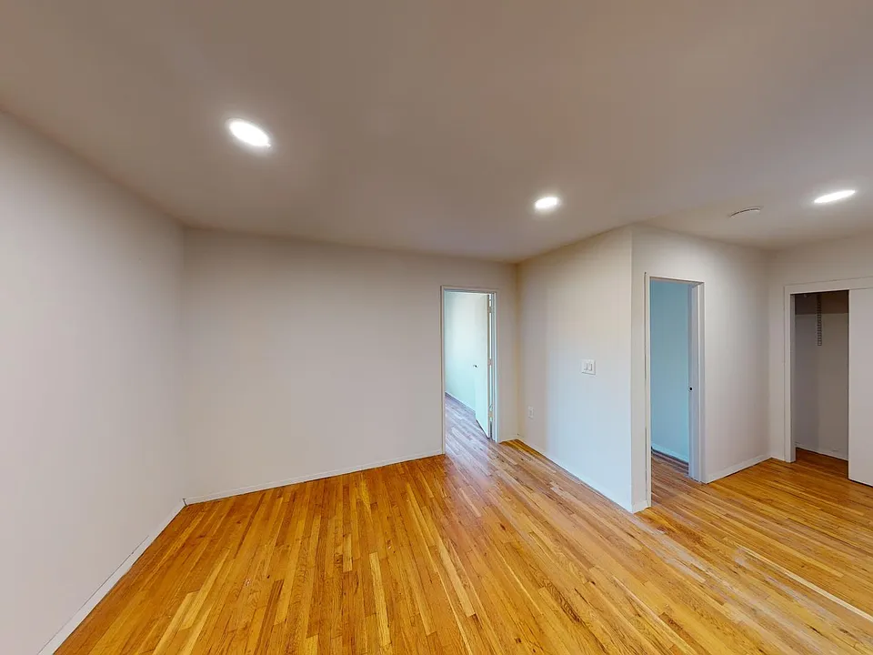 284 Mott St #5E