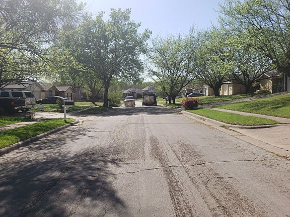 5th image of 1137 Tracy Ln