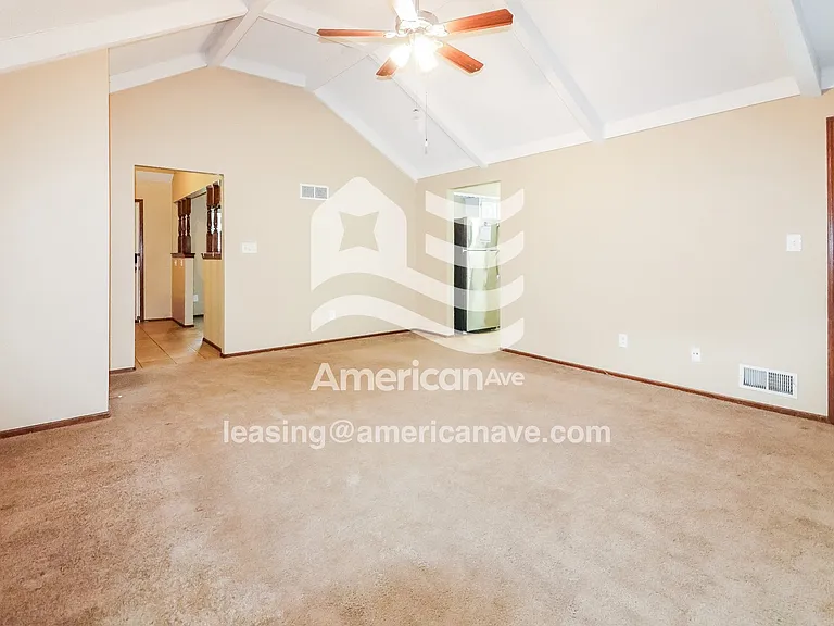 1466603_002_wm_-_living_room_13228919.jpg
